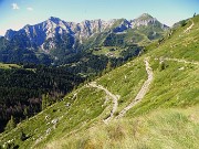 15 Il sent. 101, vecchia strada militare a tornanti per il Passo di Tartano